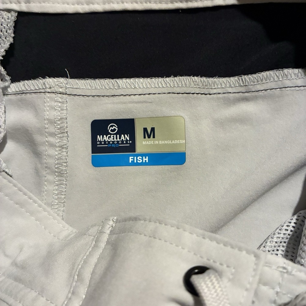 Magellan Men's Medium White Outdoors Pro Fishing Shorts - Picture 2 of 3